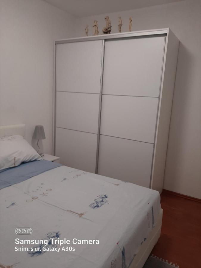 Appartamento Kuca Za Odmor Coccoli Karlobag Esterno foto